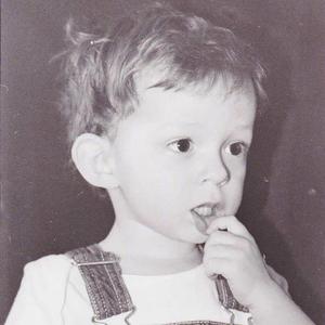 狗爷闯城中村 高清视频
