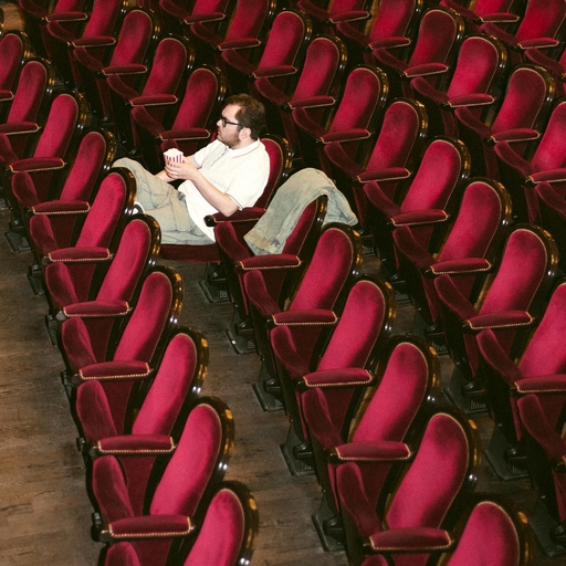 狗爷闯城中村 高清视频
